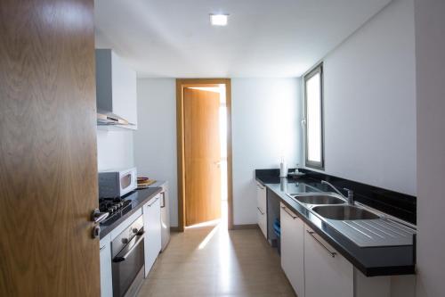Marina Rabat Suites & Apartmentsにあるキッチンまたは簡易キッチン
