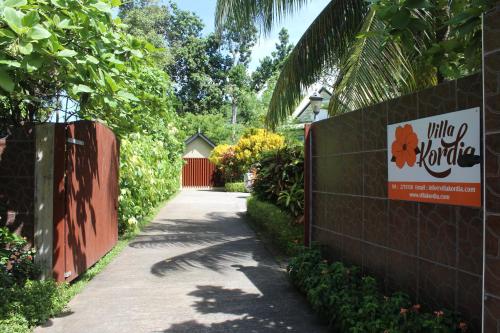 Taman di luar Villa Kordia