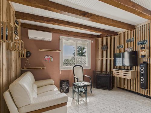 Maison pour 2 adultes et 2 enfants avec jardin