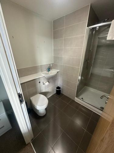 Un baño de Beehosting Adelphi Wharf Apartments