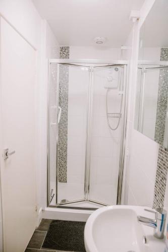 a bathroom with a shower and a toilet and a sink at Farmhouse in the heart of the New Forest in Beaulieu