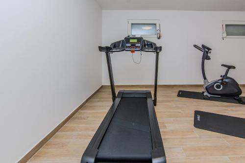 Fitness centrum a/nebo fitness zařízení v ubytování House Calm Forest 5 minutes walking from the Sandy beach
