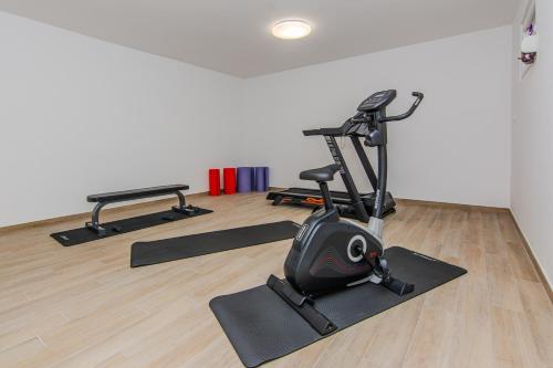 Fitness centrum a/nebo fitness zařízení v ubytování House Calm Forest 5 minutes walking from the Sandy beach