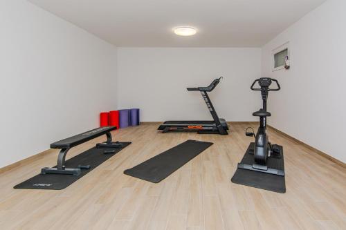 Fitness centrum a/nebo fitness zařízení v ubytování House Calm Forest 5 minutes walking from the Sandy beach