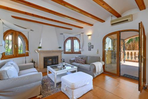 Villa Lau by Aguilarent
