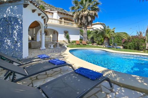 Villa Lau by Aguilarent