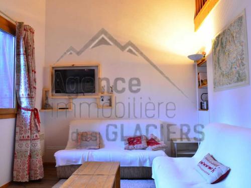 Photo de la galerie de l'établissement Duplex rénové 8 pers. à 120m des pistes avec parking, balcon, vue montagne, 3 chambres - FR-1-329-95, à La Plagne Tarentaise