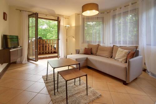 Beżowy Apartament Sun Seasons 24 w Karpaczu z Parkingiem i Balkonem by Noclegi Renters