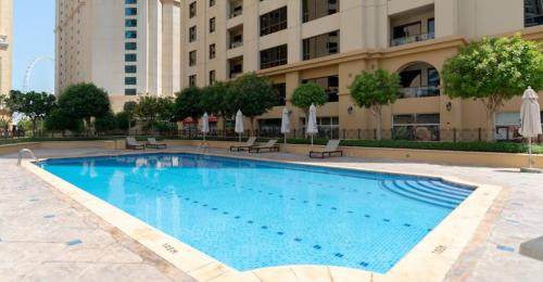 Beachside 2BR Marina Viewsの敷地内または近くにあるプール