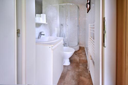 Ένα μπάνιο στο Apartmány & Kemp Sázavský ostrov