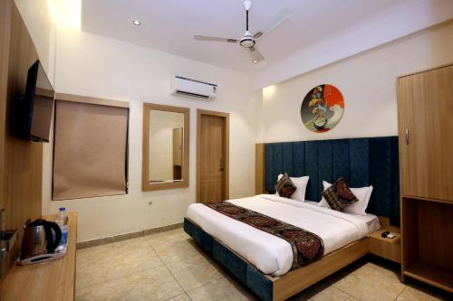 a hotel room with a bed and a television at Park Plaza Hotel Near Golden Temple in Amritsar