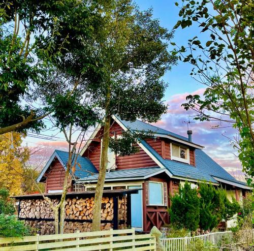 Das Gebäude in dem sich das Ferienhaus befindet