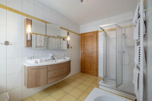 a bathroom with a sink and a shower at Genusshof Mesner Aktiv in Liesing
