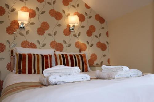 Ένα ή περισσότερα κρεβάτια σε δωμάτιο στο Lion Hotel & Studio Apartments