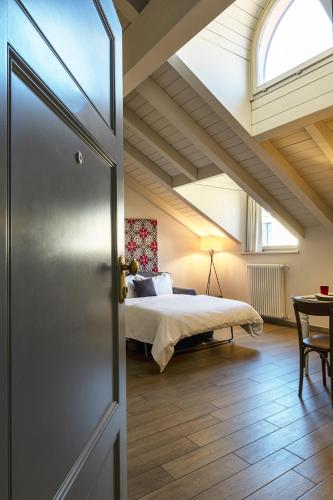 a bedroom with a bed and a window at Residenza Dell' Opera in Turin