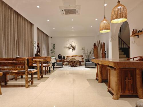 a room with wooden benches and tables in it at Guilin MeetSu Scenic Lake Boutique Hotel-Near Reed Flute Cave in Guilin