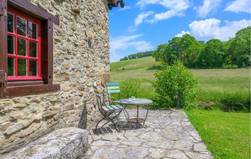 a table and chairs sitting outside of a stone building at Awesome Home In Lohitzun-Oyhercq in Lohitzun-Oyhercq