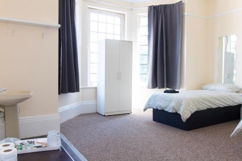 Ένα ή περισσότερα κρεβάτια σε δωμάτιο στο Brookvale Guest House Room 1