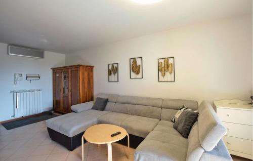 Ruang duduk di Cozy Apartment In Grado