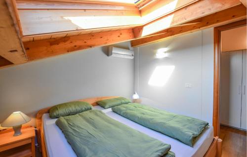 Katil atau katil-katil dalam bilik di Cozy Apartment In Grado