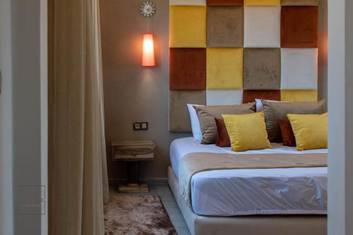 Una cama o camas en una habitación de Villa KAWACH