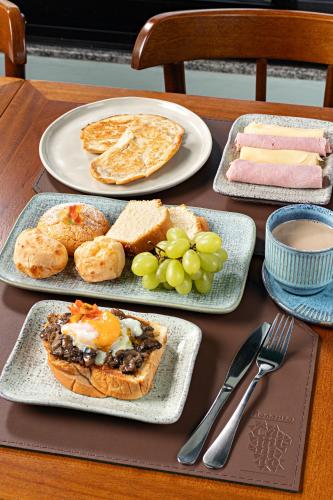 Eten bij of ergens in de buurt van het hotel

