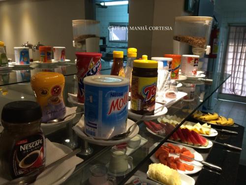 a buffet line with various food items on plates at Assi Palace Hotel in Mirassol