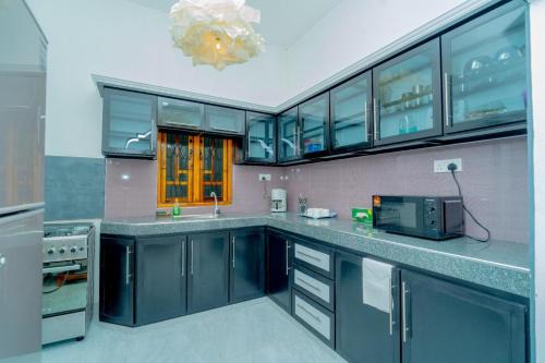 Η κουζίνα ή μικρή κουζίνα στο JOY Villa