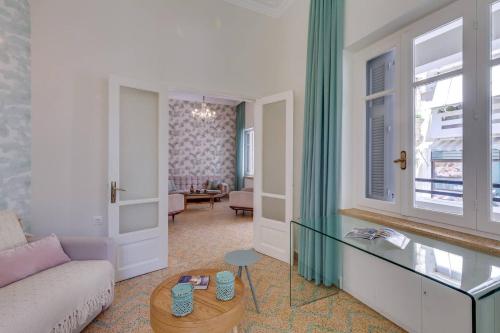 Samouil Apartment steps from the beach