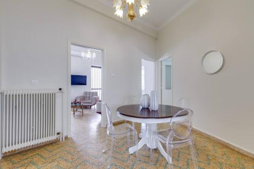 Samouil Apartment steps from the beach