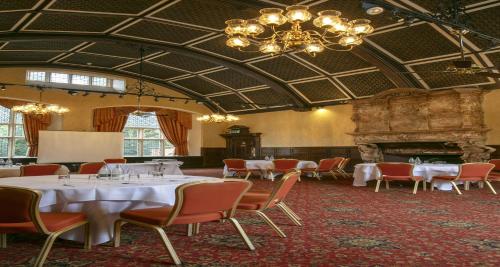 Zona de estar de Best Western PLUS Grim's Dyke Hotel