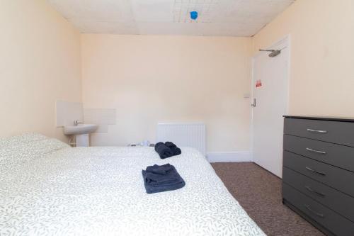 a bedroom with a bed with a bag on it at Brookvale Guest House Room 3 in Southampton