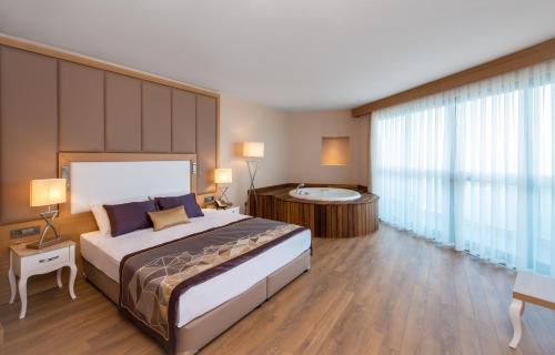 Ένα ή περισσότερα κρεβάτια σε δωμάτιο στο Mary Hotels Alanya