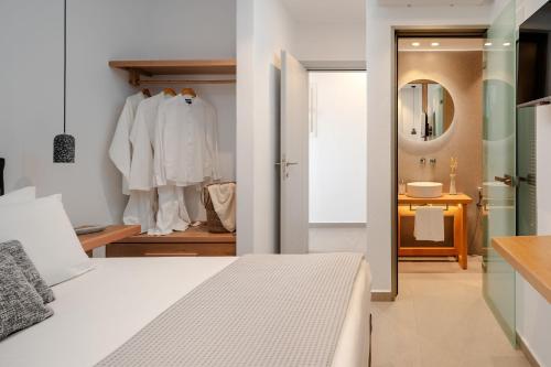 Ένα ή περισσότερα κρεβάτια σε δωμάτιο στο Ammolofos Luxury Apartment & suites