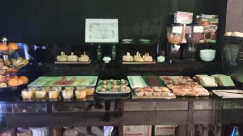 Makanan di atau berdekatan hotel