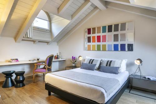 a bedroom with a king sized bed and a desk at Residenza Dell' Opera in Turin