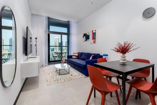 Waves - Premium 1BR Apartment Overlooking Burj Khalifa
