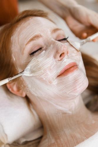 a woman getting her face dyeed with a pair of scissors at Hotel Saigerhöh Wellness Spa Golf Wandern über dem Titisee in Lenzkirch