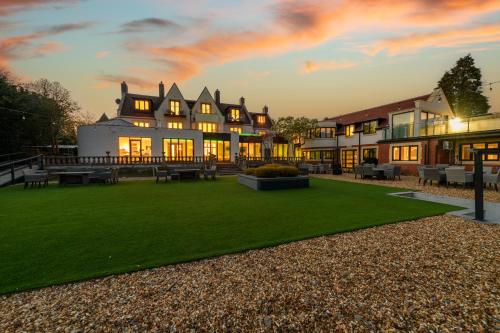 Holm House - Stylish Coastal Suites - HEDD Spa - Silures Bar & Restaurant photo 36