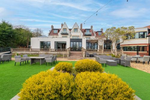 Holm House - Stylish Coastal Suites - HEDD Spa - Silures Bar & Restaurant photo 48