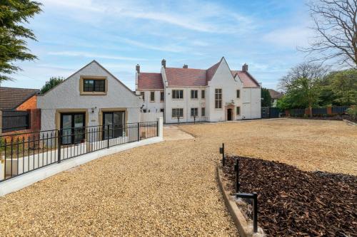 Holm House - Stylish Coastal Suites - HEDD Spa - Silures Bar & Restaurant photo 45