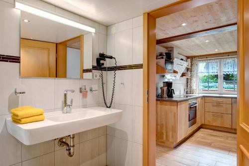 a bathroom with a sink and a counter at Gasthaus Heiligenbrunnen in Titisee-Neustadt