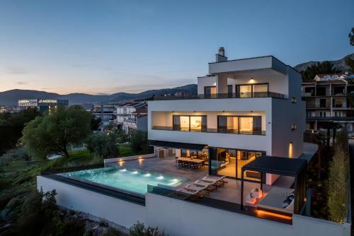 Seaside Villa Leonis - Gym, Sauna and a pool