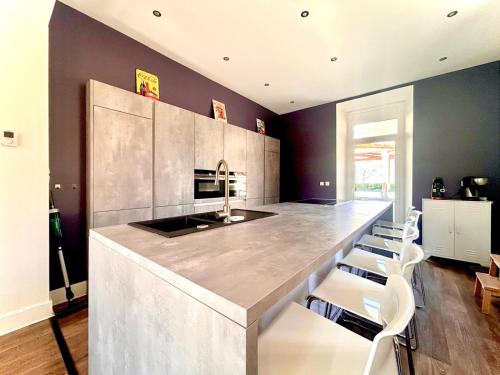 Kuchyň nebo kuchyňský kout v ubytování La Villa Madeleine