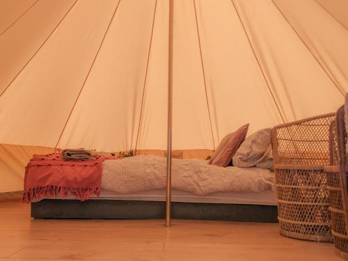 Immaculate Bell Tent Retreat North Devonにあるシーティングエリア