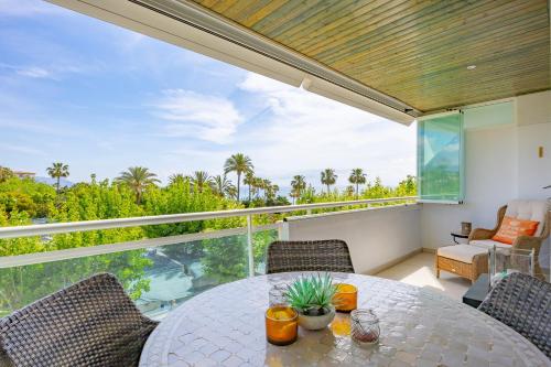 a dining room with a table and chairs at FINALBIR MIMAR- Vistas al mar-Sea view- parking in Albir