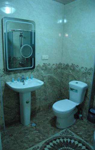 Ein Badezimmer in der Unterkunft ORBI First Line APARTHOTEL