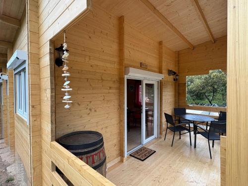 a wooden cabin with a table and a dining room at Oasis Des Corbières in Boutenac