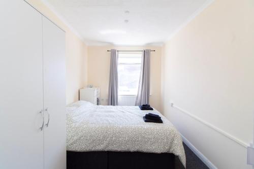 a small bedroom with a bed and a window at Brookvale Guest House Room 11 in Southampton