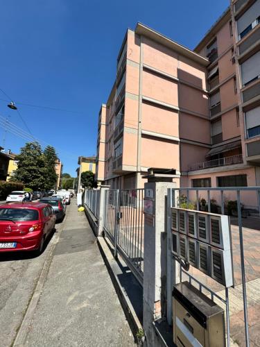 Το κτήριο όπου στεγάζεται  το διαμέρισμα